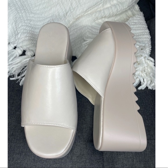 Ivory Chunky Flatform Wide Band Vamp Mule Sandals - Picture 4 of 12